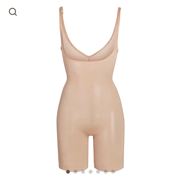 Skims - Picture 5 of 8